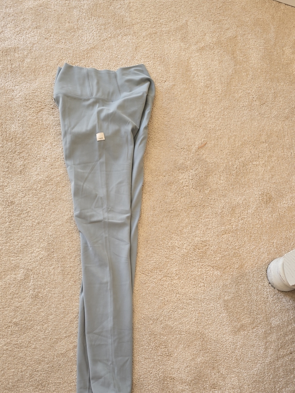 Vuori Women's Leggings in Light Blue